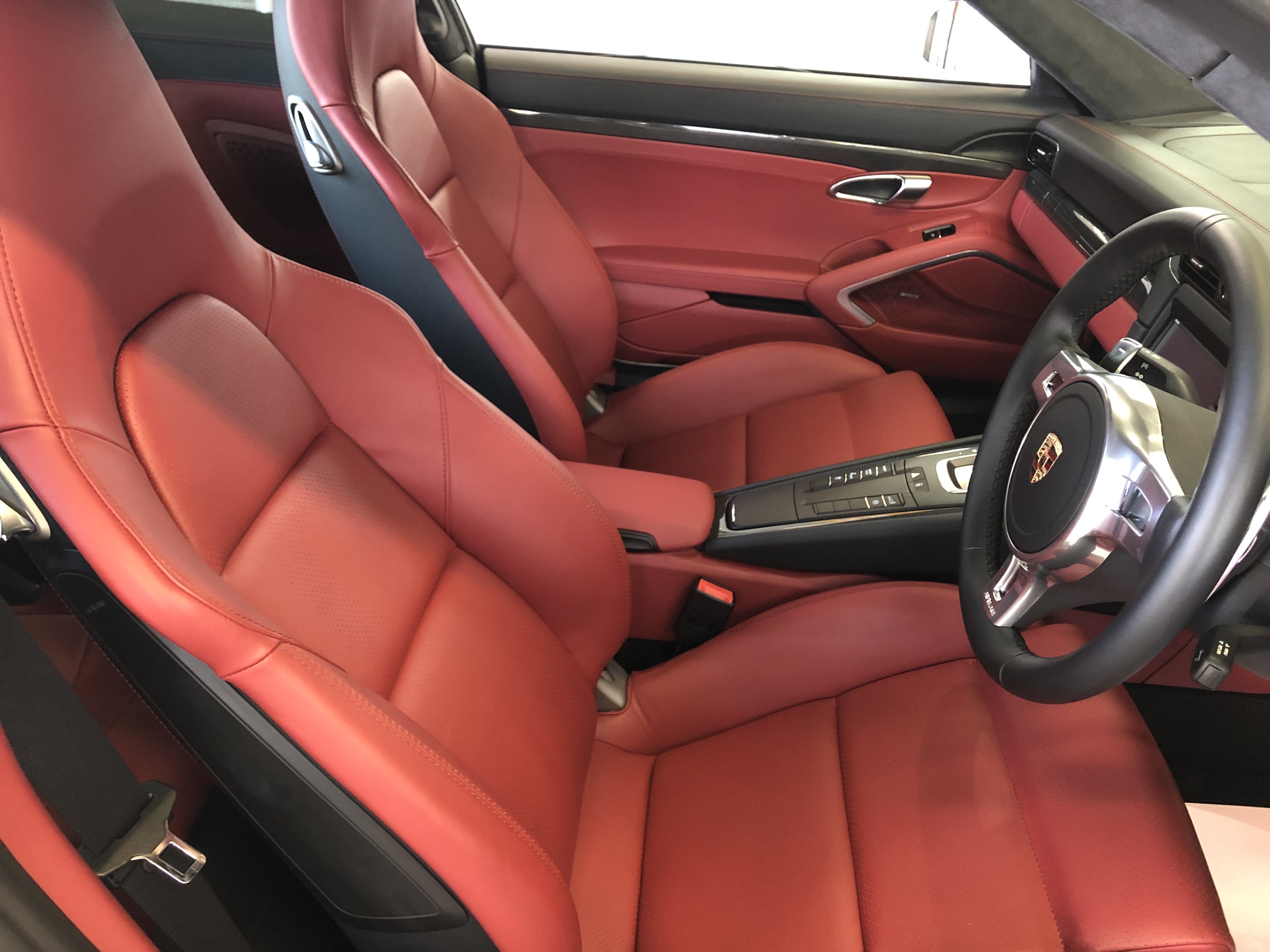 京都府 正規ディーラー様より ポルシェ911 991 ターボs インテリアレザーコーティング施工 大阪 堺 車のカスタムショップ Premiere オオサカプレミア 京都府 正規ディーラー様より ポルシェ911 991 ターボs インテリアレザーコーティング施工 大阪 堺 車のカスタムショップ Premiere オオサカプレミア